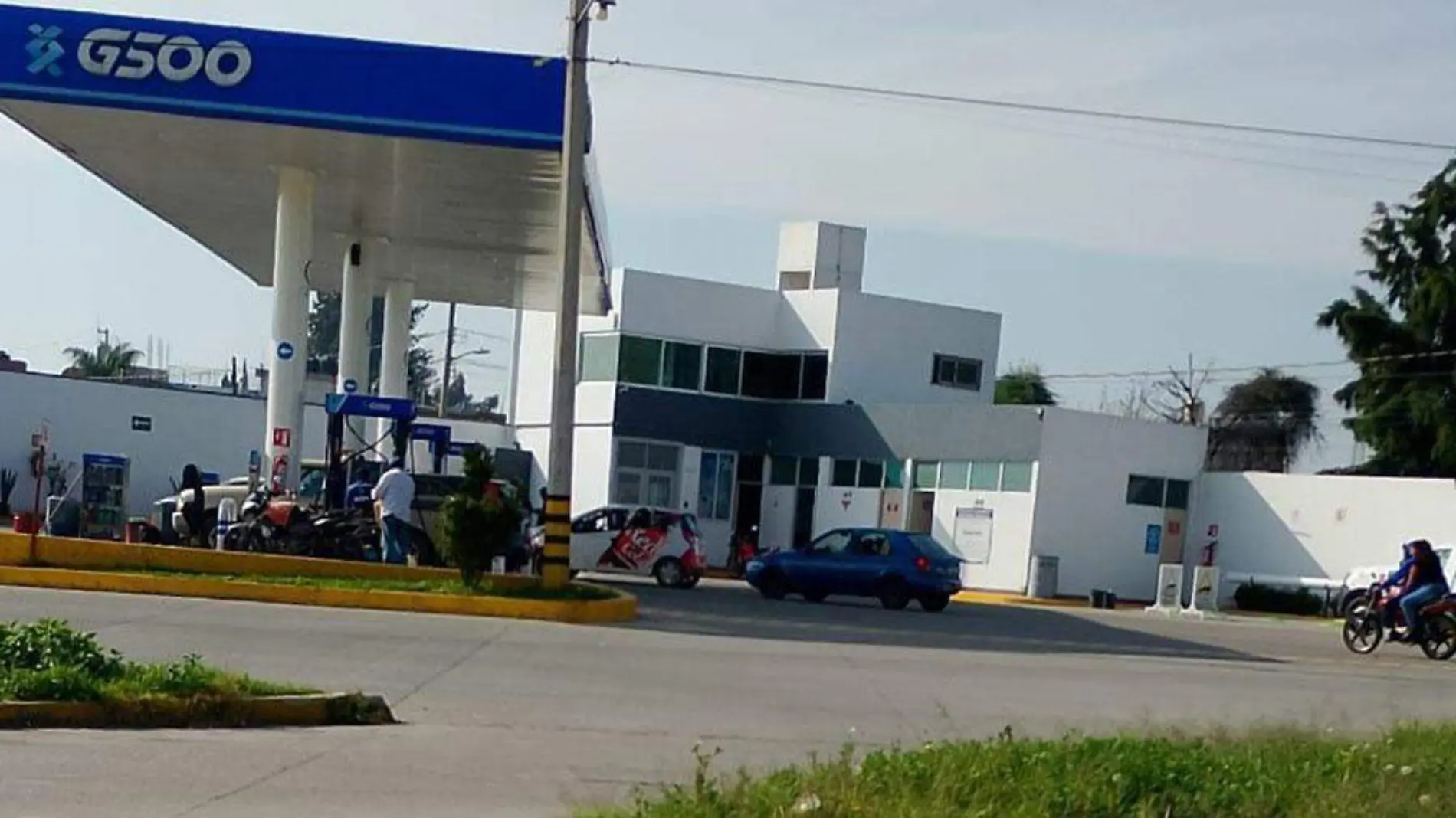 Dos masculinos a bordo de una motocicleta color rojo atracaron las gasolineras de Hueyatzacoalco y San Juan Tuxco en Texmelucan